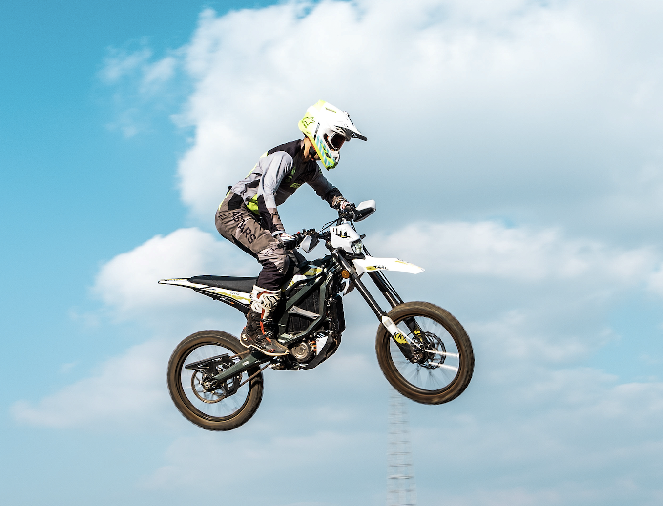 2025 new listing sur ron 74V 21KW Ultra Bee Electric Dirt Bike